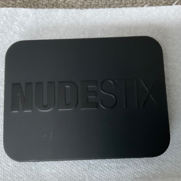 Nudestix Eyecolor Nude(Art)it’s Box - Picture 3 of 5
